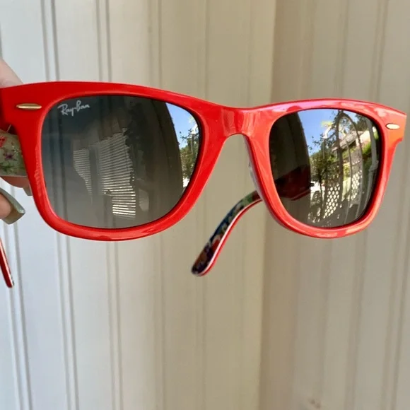 🪸❤️RAY-BAN “RARE” COLOR CORAL RED W/ FLORAL ALOHA PRINT EXCELLENT NO SCRATCHES!